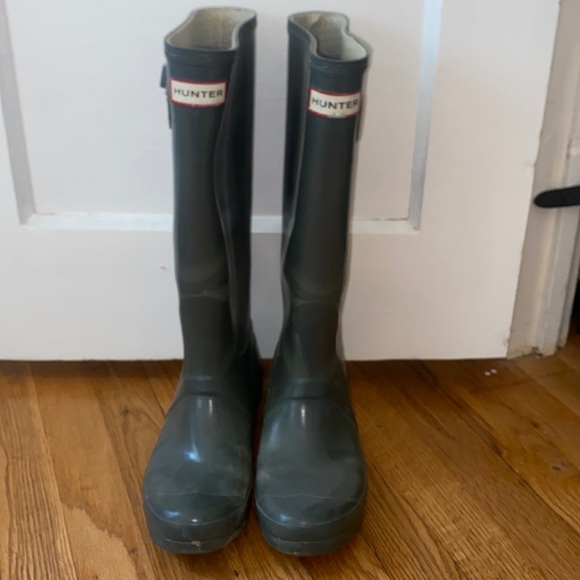 Hunter Shoes - Hunter rain boots, used although lightly. Some stretch on the side (see pic)